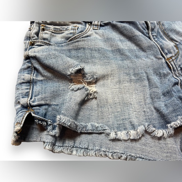 STS Blue Stretch Distressed White Wash Denim Cutoff Shorts, Size 28 - Picture 3 of 7